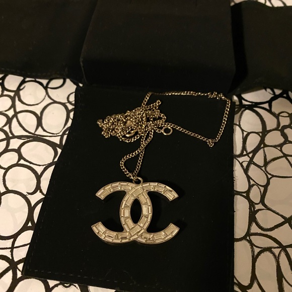 Chanel CC Logo reversible necklace - Picture 5 of 9